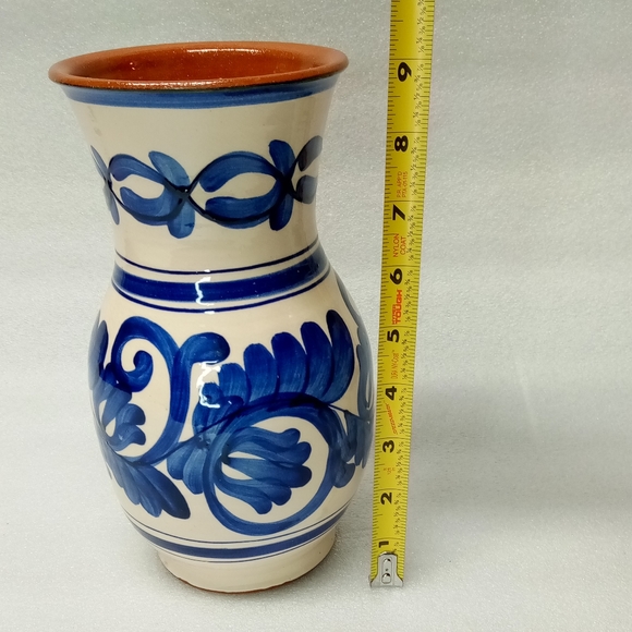 Pretty Blue and White Vase of unknown origin - Picture 2 of 5
